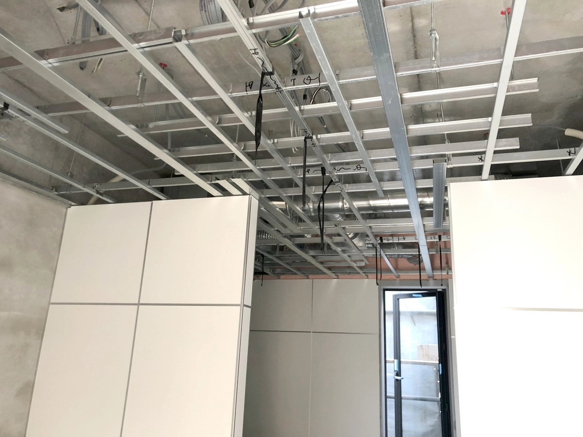 施工実績：2021年12月21日(火)の投稿「トイレ新築工事」